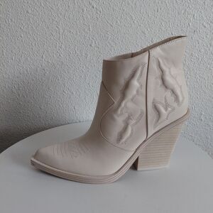 Nwob Jessica Simpson Lesia Womens Western Short Cream Leather